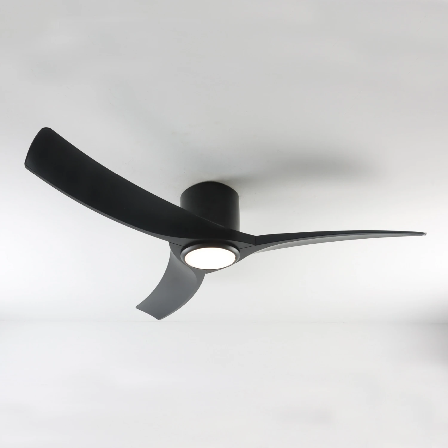 FLLADITESE LLUSTER ZEZE 3 BLADES ABS REMOTE CONTROL& TIMER LED 24W 2400L 1320mm 45WAC8.26